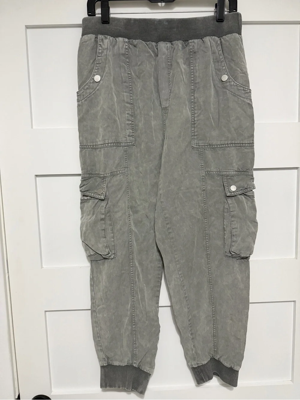 By Anthropologie Women's Gray Cargo Jogger Pants Size Medium 8582